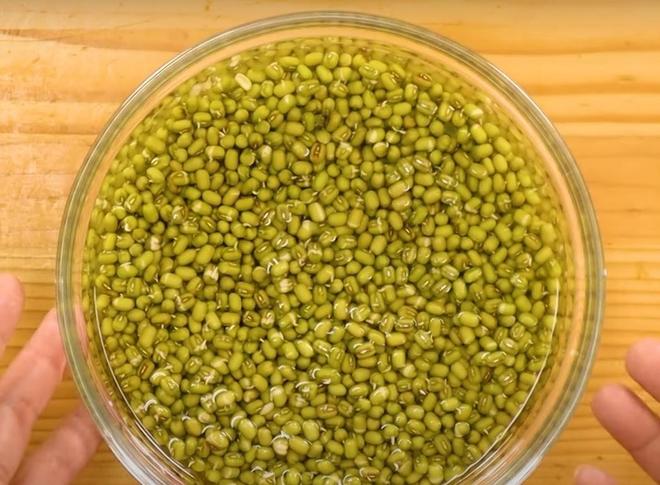 绿豆汤没喝完变身「Q绿豆奶糕」！消暑冰凉甜点老人小孩都爱